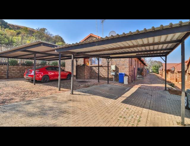 1,353M² APARTMENT BLOCK FOR SALE IN PHILIP NEL PARK